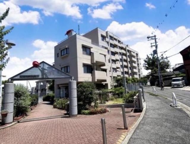 少女の赤い帽子泉北深井大阪府堺市中区八田北町…
