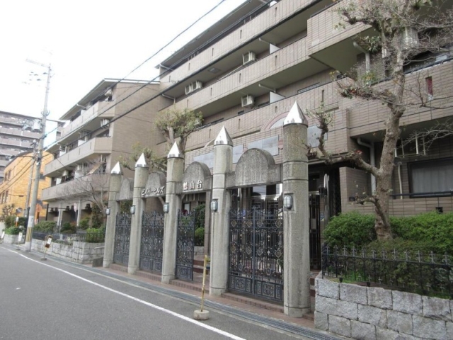 ビバリーヒルズ鶴山台大阪府和泉市鶴山台１丁目…
